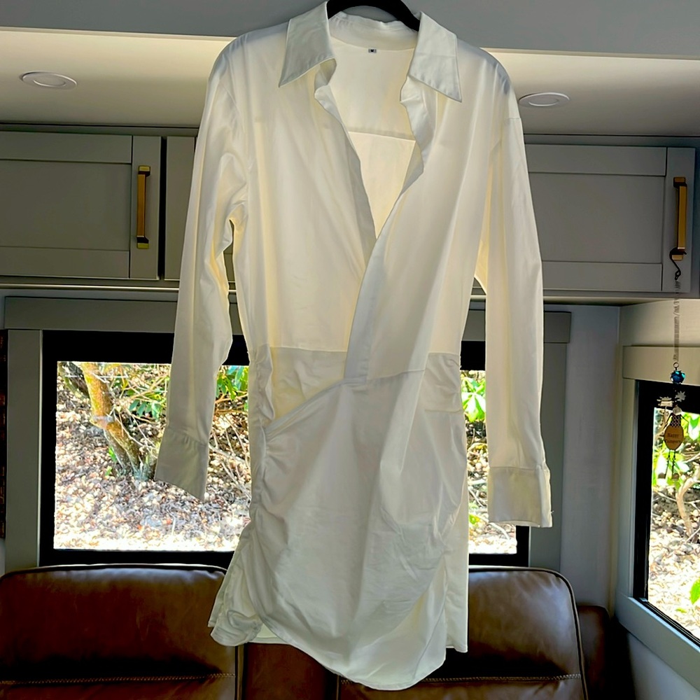Sexy Shirt Dress. Flattering Fit. Creamy white. Size M.